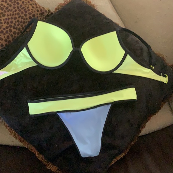 Victoria secret 😍 - Picture 2 of 2